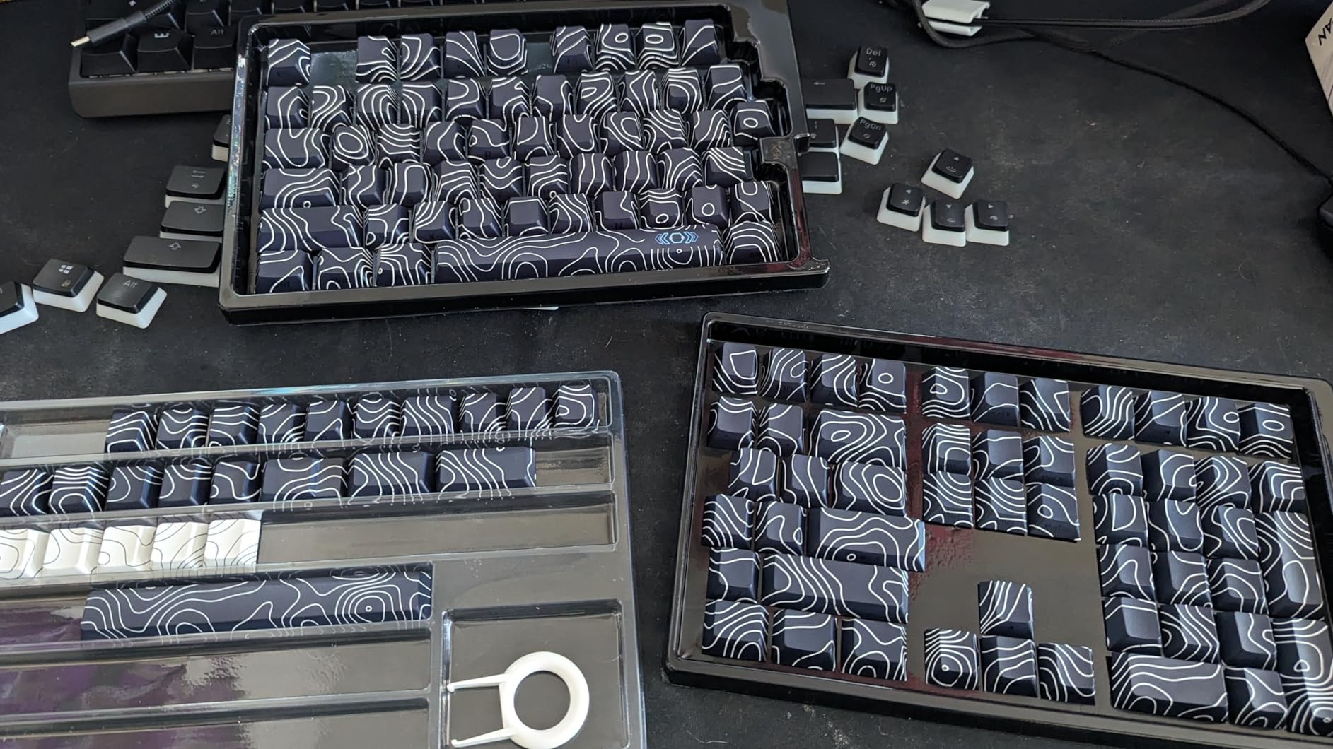 dagaladoo Shine Through keycaps,Double Shot PBT keycap,Topographic customer photo 2