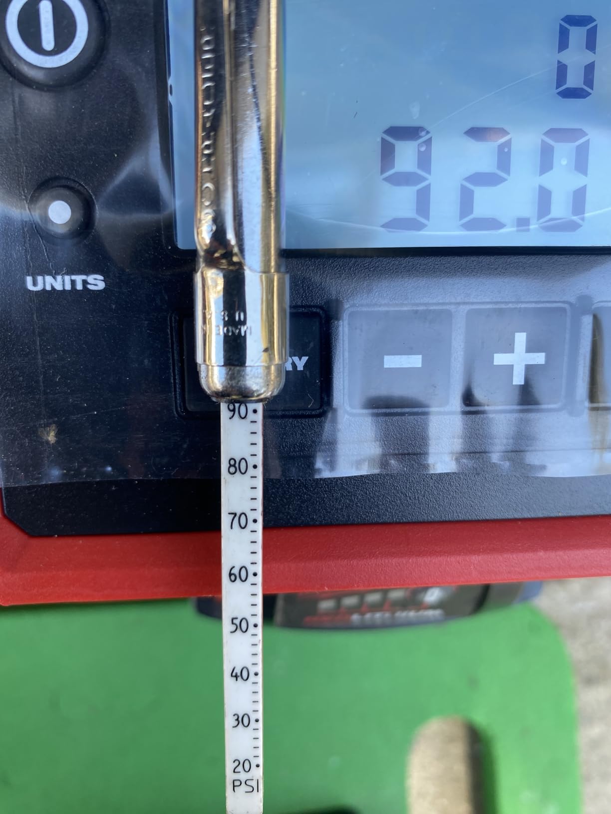 RV Tire Pressure Monitoring System -TPMS Tire Pressure Monitor with 6 Sensors,M12-3 TPMS Solar Charge & USB Color LCD Display, 0-9.9BAR/144PSI Range, 6 Alarm Modes for RV/Trailer/Truck IP67 customer photo 1