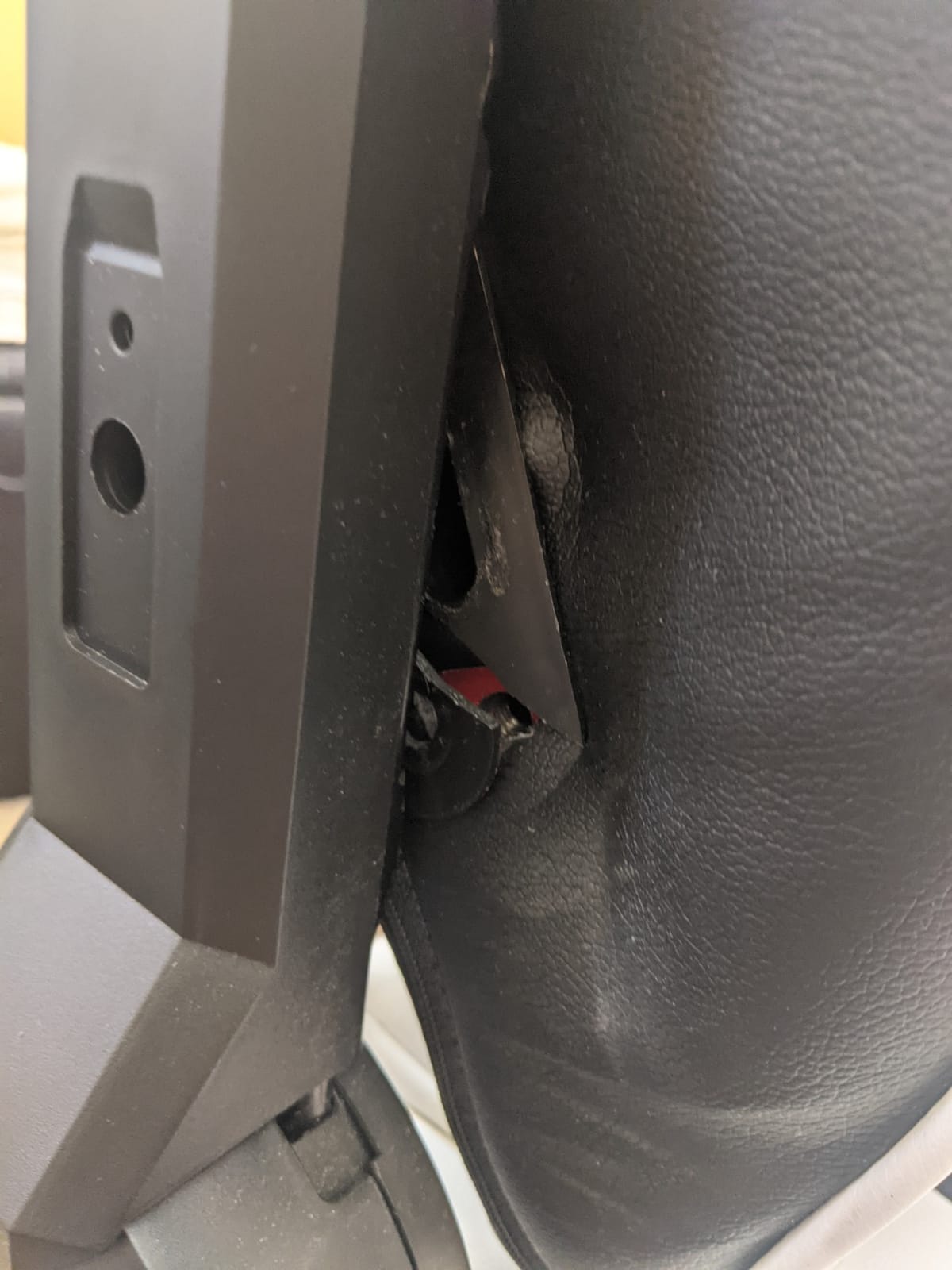 Black Orange Gaming Chair | Regular / L | EPU Leatherette | Drifting Series | DXRACER USA customer photo 1