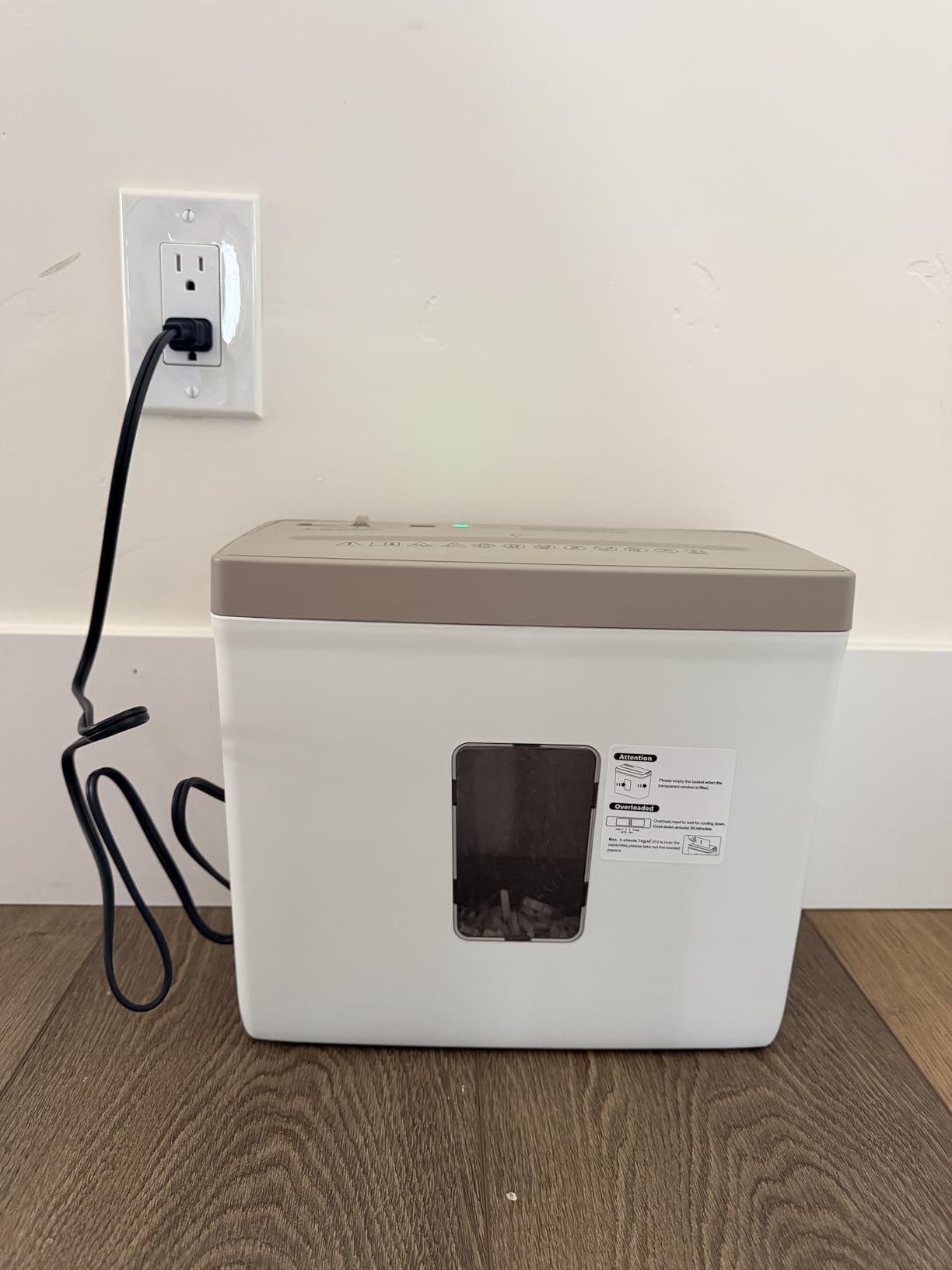 Suntiko Compact 5-Sheet Cross Cut Shredder Brown + White customer photo 1