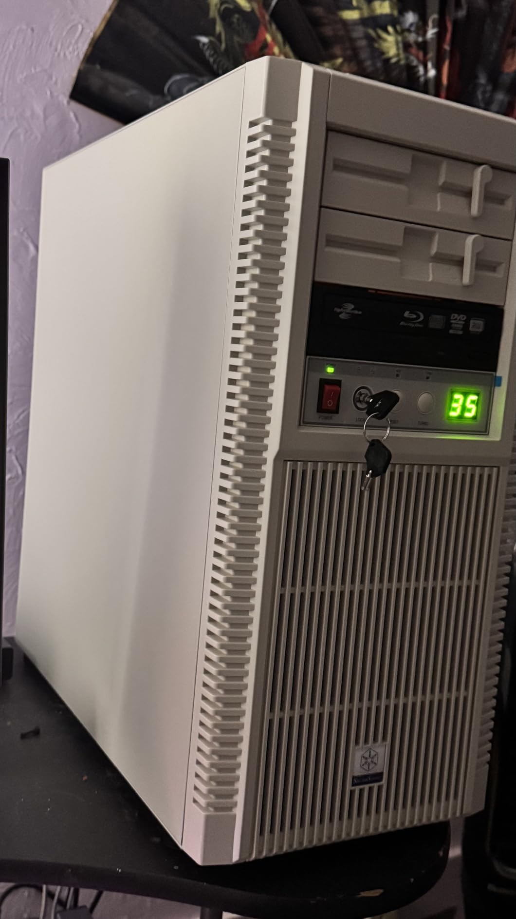 Silverstone Technology FLP01 Retro-Inspired HTPC Chassis, SST-FLP01W customer photo 1