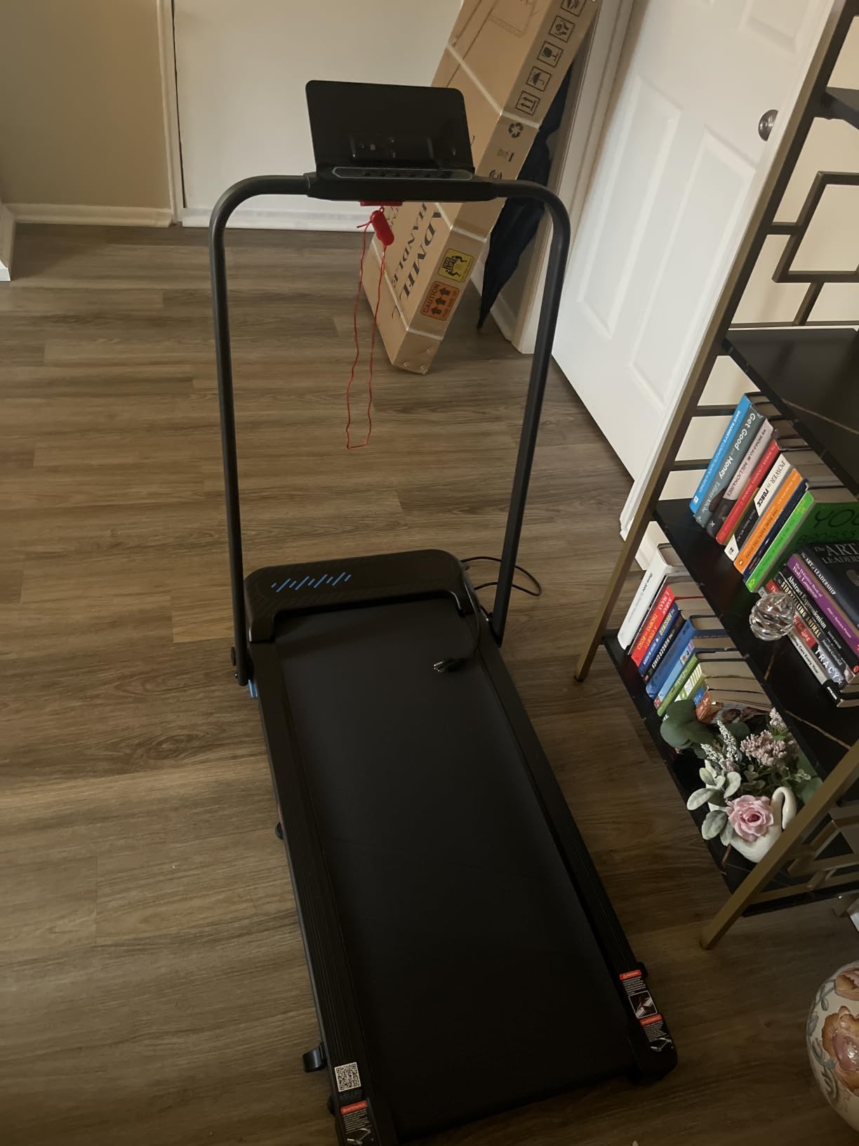 WELLFIT Folding Treadmill for Home, Walking Pad with Incline and Handle Bar customer photo 2