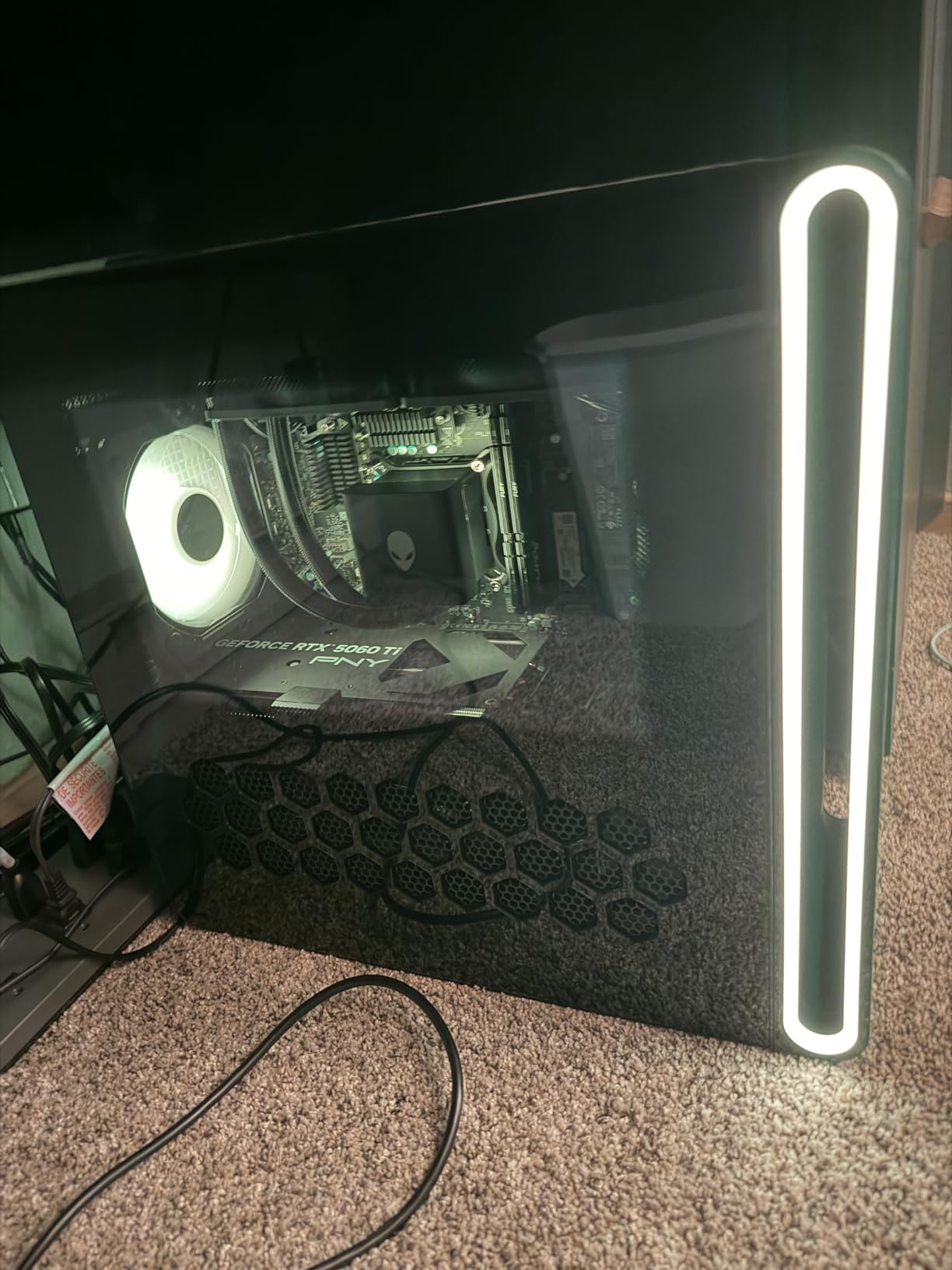 Alienware Aurora Gaming Desktop ACT1250 - Intel Core Ultra 7 265KF Processor, Liquid Cooled, NVIDIA GeForce RTX 5060Ti, 32GB DDR5 RAM, 2TB SSD, Windows 11 Home - Clear Panel customer photo 1