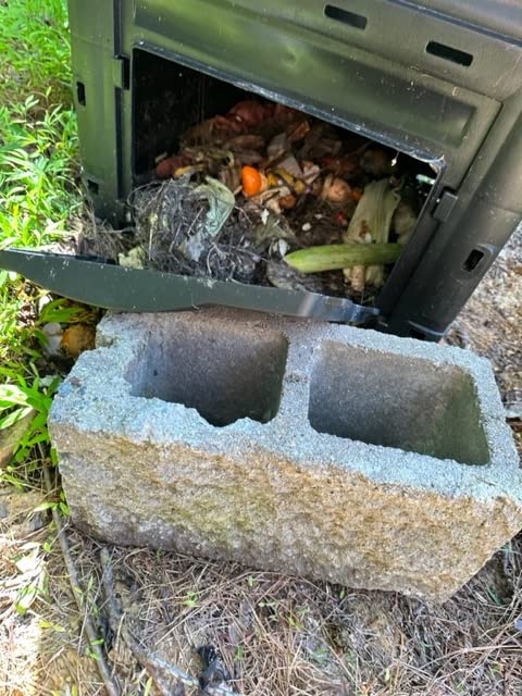 F2C 80Gal Compost Bin with Gloves, Large Outdoor Compost Box, Flip Lid & Bottom Exit Door, Aerating BPA Free Composter for Backyard Garden (Black) customer photo 2