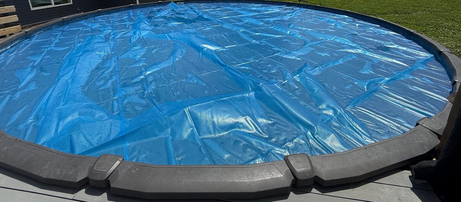 VEVOR Solar Pool Cover 28 x 14 ft, 16 Mil Rectangle Solar Blanket Blue customer photo 1